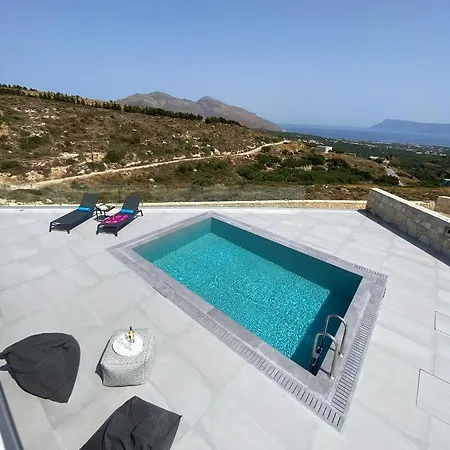Luxurious Cretan Aura With Private Heated Pool, Jacuzzi And Playroom Βίλα *